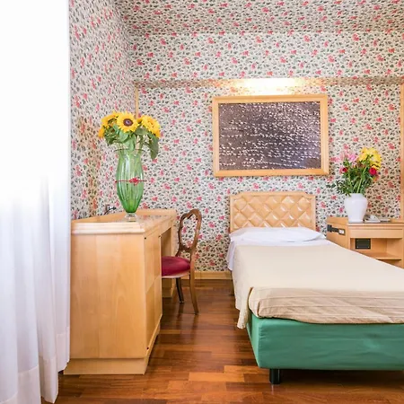 Italia 4* Novara