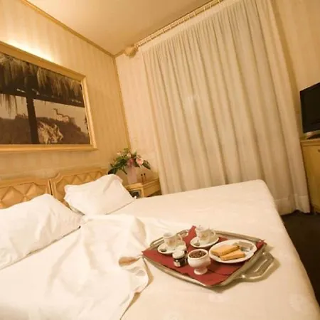 Italia Hotel 4*