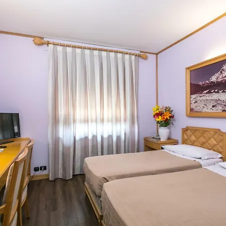 Italia Hotel 4*